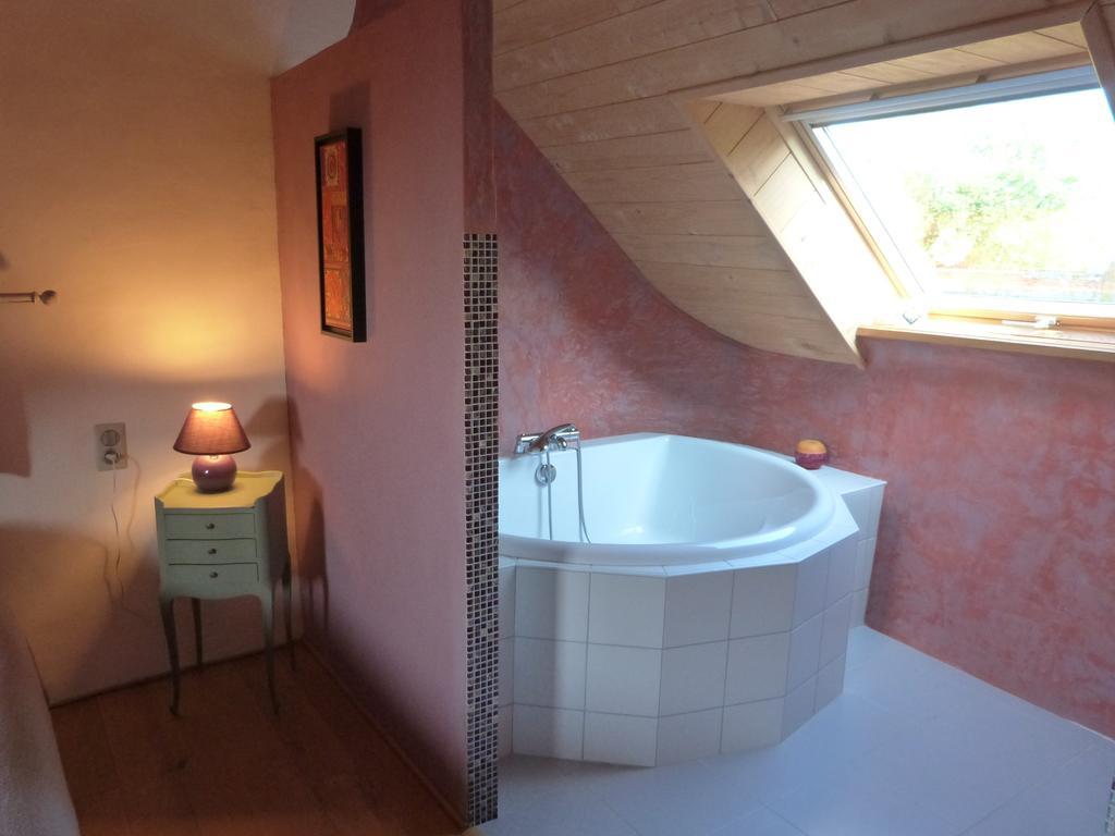 Bed And Breakfast La Fontaine Blanche Melgven Ruang foto