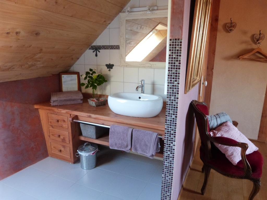 Bed And Breakfast La Fontaine Blanche Melgven Ruang foto