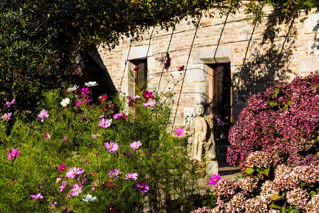 Bed And Breakfast La Fontaine Blanche Melgven Bagian luar foto