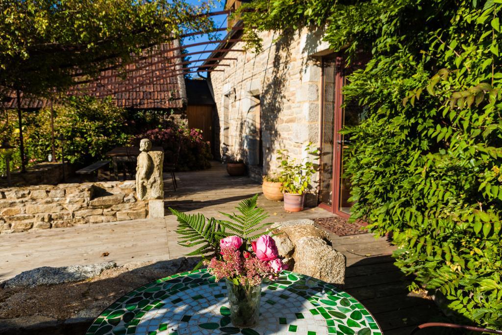 Bed And Breakfast La Fontaine Blanche Melgven Bagian luar foto